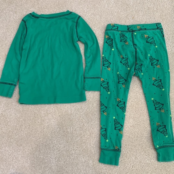 Old Navy toddler Christmas pajama set 3t - Picture 3 of 3